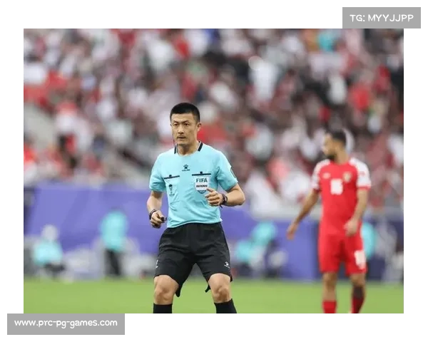 2025赛季裁判服升级 温感透气面料提升舒适度与功能性